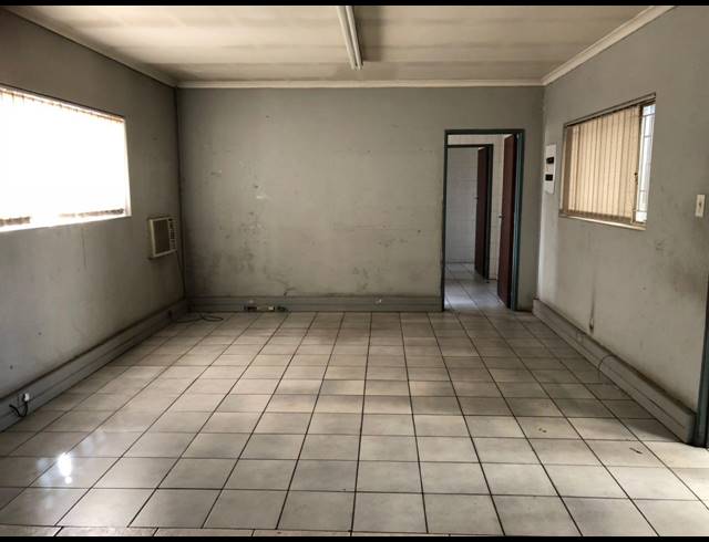 2,200M² WAREHOUSE FOR SALE IN DELVILLE